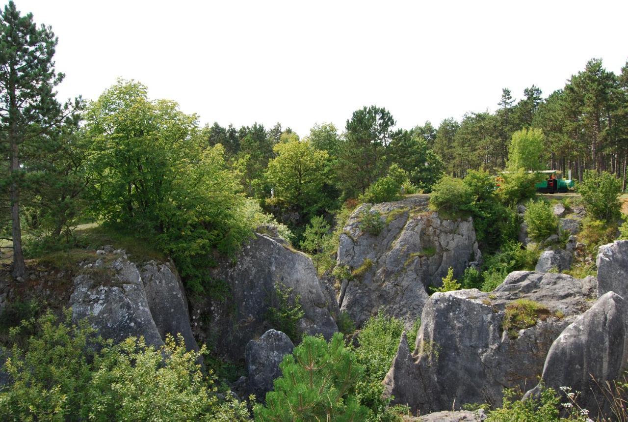 La Roche Trouee - Maison Avec Vue A Nismes Zewnętrze zdjęcie